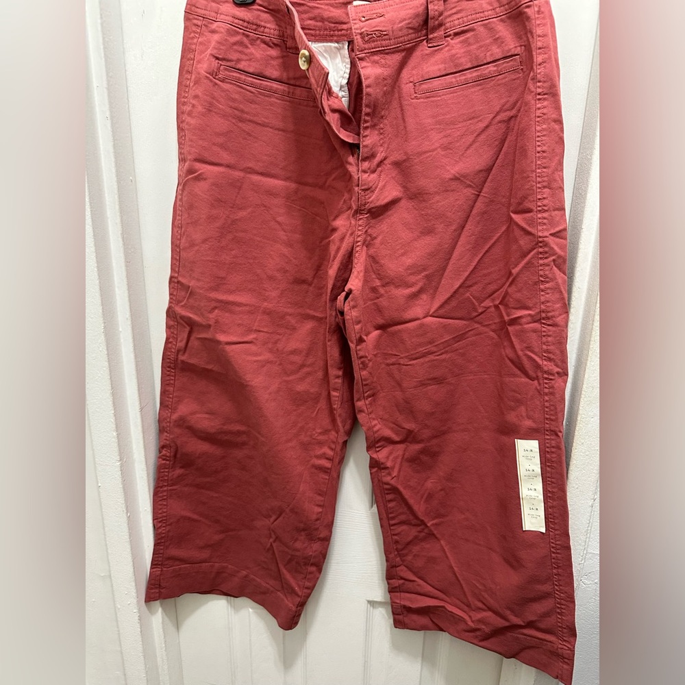 Light red wide leg cropped pants, NWT. Size 14